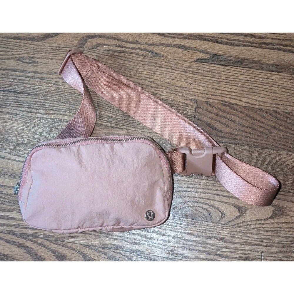 LULULEMON EVERYWHERE Belt Bag/Fanny Pack/Crossbody/Cross Body Bag  "Pink Pastel"